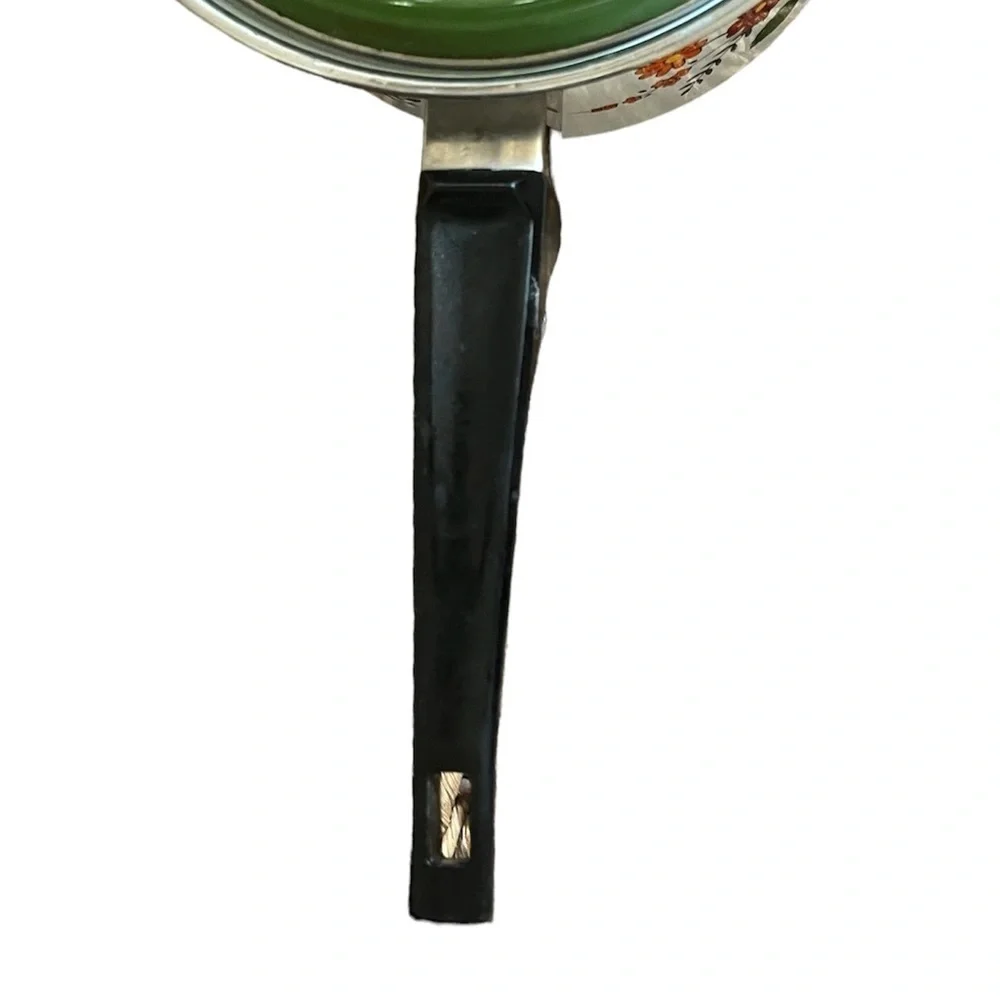 Vintage 2.5 quart groovy flower power saucepan with lid